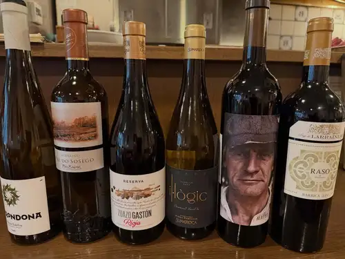 🍷予告🍷
明日、9/11(金)12(土)でスペインワイン会🇪🇸
最終テイスティング行います！

今回、お料理の試作自体はほぼ完了してますので。
マリアージュではなく、確認作業として空けてきます

スペインは遥か昔、わたしがまだ20代後半の頃、巡った土地でもあり、今回、何ともお料理が作れば一発合格的な感じで、こんな事、滅多にない位、ノリノリ🎶

そして、まだきもーち手直ししたい部分は否めませんが、AIを駆使して作ったワイン会MAP資料。

明日、明後日のテイスティングで、テイスティング資料まで仕上げて行きたいと思います。

そんな10/4(日)ワイン会定員空き枠は4名です！
是非、新規エントリーお待ちしてます。

今週は雨続きとあって、お店は暇なので、ずっと手がかけれずにおりました、ジャムの脱気殺菌や追加のジャム炊き、ドライフルーツ等、まぁ仕込みDAYと化しております。

🍑メルばもじゅんじ加工に入り、残すは2ケースのみの加工となりました。

仕上がった桃ちゃんはたんまりございます。
ここ最近の天候不良で、又しても10月迄持ち越しそうな程、潤沢ですが。是非、食べに来てください

明日、明後日は特にご予約ありません。
13(日)はランチ営業。
15時よりご予約1件いただいておりますが17時半にてクローズ致します。15時以降のご予約は現在メール受付出来ません。予めの事前電話予約のみ対応させていただきます。宜しくお願い致します🙇

♯ルモマン静岡
♯静岡ワインバー
♯ワインとスイーツ
♯ワイン会準備
♯スペイン会