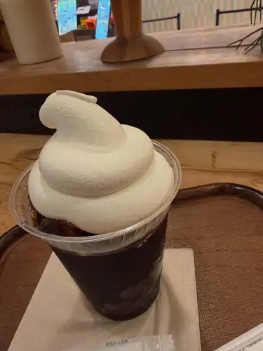 9月28日。月曜日。
16:30夜のぶ、オープンしております🙃

ランチで焼いたコカを本日もお通しで出します！
限定4食！

そして、私の賄いカレー蕎麦。
麺は勿論、ソイヌードルです🍜

昨日、大事な人に会う為に4日強行プロジェクトで。
炭水化物と酒量制限をしておりましたが、昨日は解禁

ご飯こそそんなに爆食しませんが、浴びる様に飲んだ翌日の朝、まさかの4キロダウンをキープしておりました🤣

みんなにひかれますが、私は爆量飲酒した翌日は大体1・5キロ落ちます。そのご、爆食するので直ぐに元に戻りますが。。

蕎麦屋のカレー丼、本日は見送りました🌀

この歳でこんなに短期間で絞るってかなりの無理があるかと思ってましたが、何だかいけてる🤣

そして、食べる物を変えてるだけで、我慢した食事制限はしておりません。ガッツリ腹バンまで食べてます

仕入れに出かけたら、物凄い雨に足止めされて。
コーヒーフロート食べたしね🥲

しかし、4キロ違うと身体が軽い。
よいしょ。よいしょも自然と出ないし。
姿勢が悪いのを自覚してますが、立ち姿勢まで綺麗になった気がしますわ。

そんな呟きはどーでも良いと思いますが。
書いちゃえば、次にお客様にお会いした時、えっ？
変わらないじゃん。って出来なくなる為、有言実行！

さて、桃ですが🍑
最終カウント始まりました！
ラスト46食なり。

この後は加工順の提供になる為、玉の大きさは選べません。本日は小玉より中玉山形産川中島白鵬。

今年最後のメルバさん。
是非、食べに来てください🍑

10/3(土)迄はお取り置き致します。
☎️0552510807

♯ルモマン静岡
♯静岡ワインバー
♯ワインとスイーツ
♯ラストメルバ