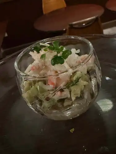 こんな試作もあったりして🤭
ズワイガニと焼き茄子のタルタルですが、
真ん中にカリフラワーゼストを挟んだのね。
蟹が繊細すぎて、海老の方が。
しかも甘エビとかのねっとりした甘味の方が合うかも?なーんて思いました😆
そんなこんなのもマリアージュの醍醐味。
私とウンチクやりたい方は是非💕
#ルモマン静岡
#静岡ワインバー
#ワインとスイーツ
#クリスマスワイン会