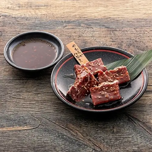 Tender beef skirt steak with garlic soy sauce