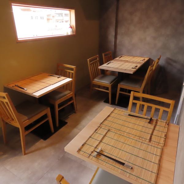 日常の喧騒を忘れさせてくれるような、穏やかで上質な空間作りを意識しております。落ち着いた照明が照らす上質な空間は、接待や会食といった外せない場面でも安心してお使いいただけます◎旬の食材を贅沢に使用したコース料理を囲みながら、温かみのある照明が照らす店内で、至福のひとときをお楽しみくださいませ♪