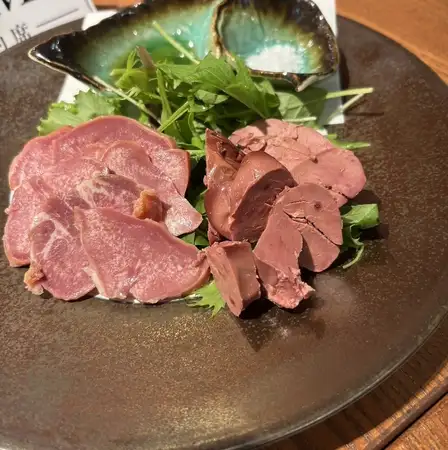 スモークタンとスモーク鶏レバー盛り合わせ