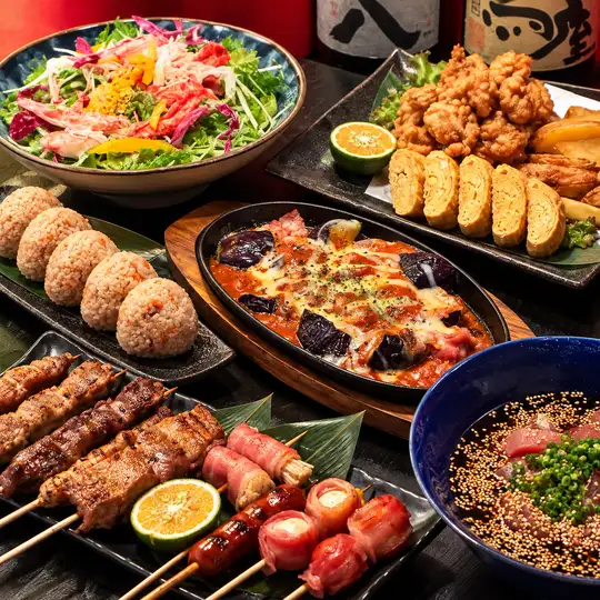 【包间】【仅限周日及节假日】包含大分县名菜琉球、鸟天和鸡饭的八道菜套餐【两小时畅饮】3980日元