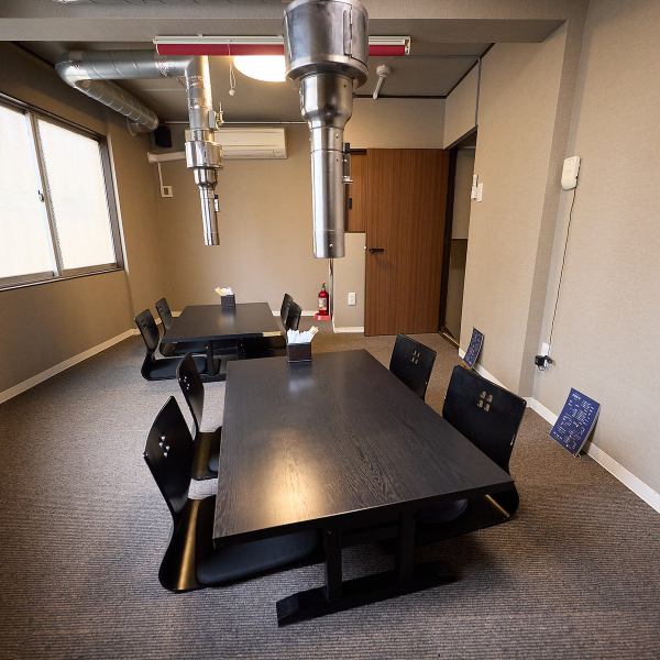 【炭火焼肉A.NIKU】火にかけた瞬間から立ちのぼる香ばしい香りが食欲を刺激し、表面はこんがり、中はしっとりとした仕上がりに。シンプルだからこそ素材の旨みが際立ち、噛むほどに広がる肉本来の味わいを堪能できます。お一人様から宴会利用まで、様々なシーンでご利用いただけます！