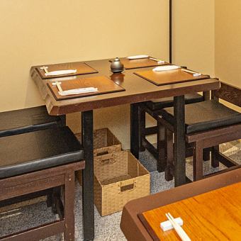 和を感じる落ち着いた店内で当店自慢のお料理をお楽しみください。料理と空間へのこだわりは勿論、接客にも力を入れておりお客様に快適にお過ごしいただけるように心掛けております。また当店はモバイルオーダーを導入しているので、お客様の好きなタイミングでご注文いただくことができます。