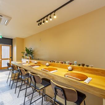 店主との会話をお楽しみいただくことができます。料理の質だけでなく、来店いただいたお客様に楽しいひと時をお過ごしいただける接客に努めております。