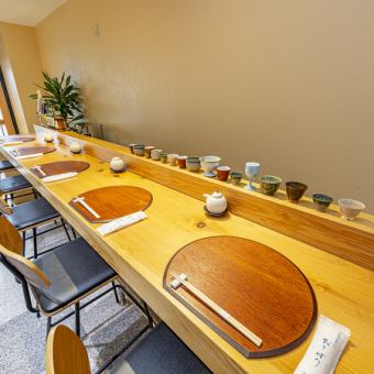 お一人様利用大歓迎！仕事帰りにお酒や新鮮なお魚を使ったお寿司やお魚が食べたくなった時は当店をご利用ください。一人でしっぽりお酒を楽しみたい際はカウンター席がおすすめです！店主との会話を楽しみながら、当店自慢のお料理とお酒をお召し上がりください。