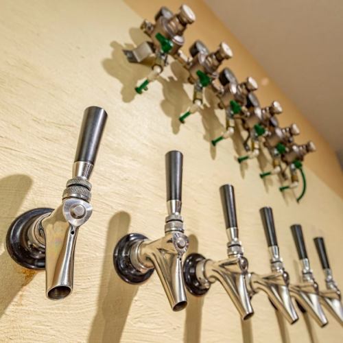 ～壁から現れるビールタップ～