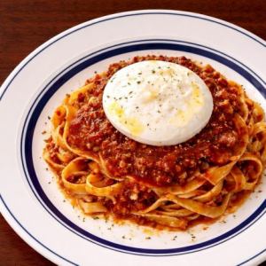 イタリア産ブッラータチーズのボロネーゼ