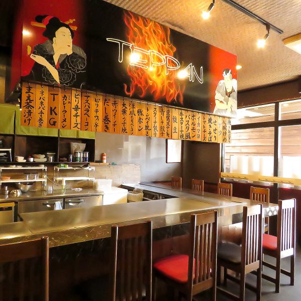 ≪鉄板目の前の特等席◎おすすめカウンター≫名鉄『太田川駅』・『新日鉄駅』より車で約5分♪お仕事終わりやお仲間との飲み会は是非まえだ家へ！カウンターは12席ご用意あり、お一人様でも入りやすい雰囲気は魅力の一つです♪
