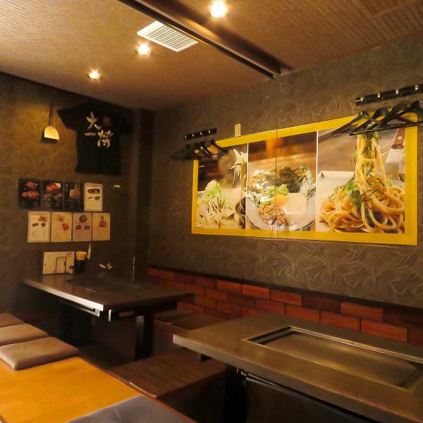 ≪様々なシーンでご利用いただける店内♪≫カウンター席はお一人様でのご来店も、もちろん大歓迎です！テーブル席は横並びで10名様までご利用可能となっておりますので、女子会や会社宴会でのご利用も◎！ご予約お待ちしております！