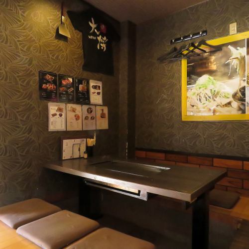 ≪宴会利用も◎お話もお酒も弾むテーブル席もご用意≫