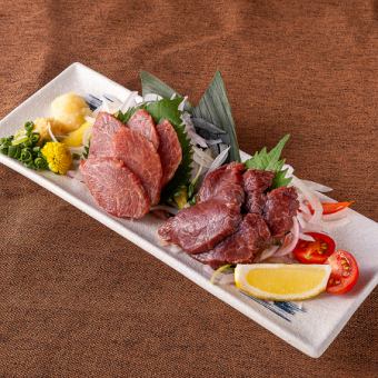 馬刺しの2点盛り