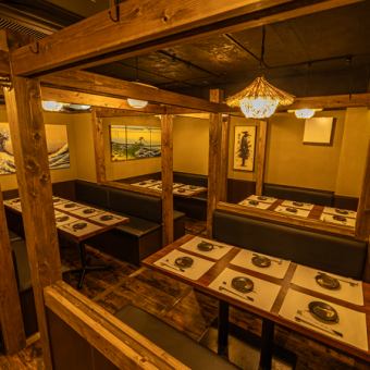 《30名様用テーブル貸切席》気の知れた仲間との飲み会,外せない接待など使い方はお客様次第！ゆったりとお寛ぎ頂けて、スタイリッシュな空間でのおもてなし。アクセス抜群！会社のご宴会はもちろん、デート、女子会、合コンなどのご利用に使い勝手抜群のお洒落な店内も人気です。心を込めておもてなし致します♪