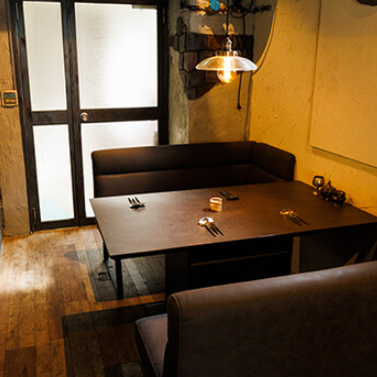 プライベート感のある雰囲気の中で会話も食事もお楽しみください