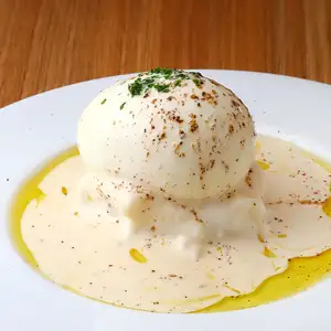 ウフマヨ　ブルーチーズソース