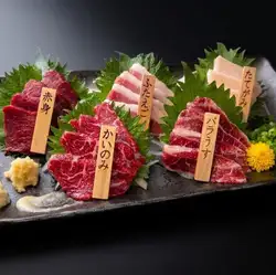 馬刺し五点盛り合わせ