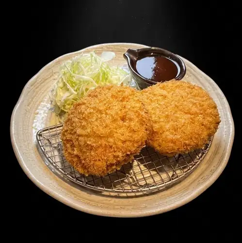 当店人気No.1メニュー！黒豚メンチカツ