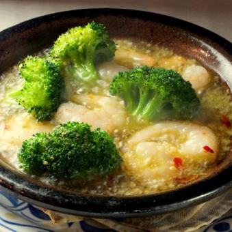 Spicy shrimp and broccoli Ahijo