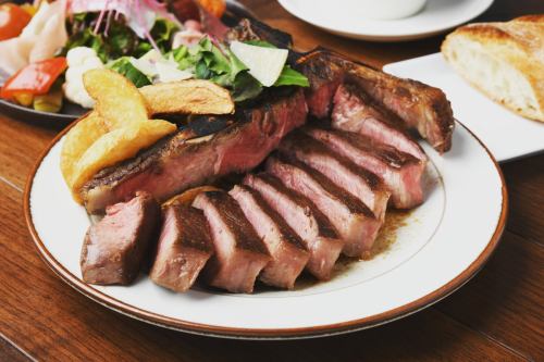 ★Limited time lunch menu★
Ice-aged L-bone (bone-in sirloin) steak
4,900 yen per person
●Assorted colorful appetizers
●Bone-in sirloin (250g)
● Bread
●Coffee or tea

Please take this opportunity to try it.

#steak#Meieki#bistro#osteria#Sugimoto#wine#T-bone steak#meat#