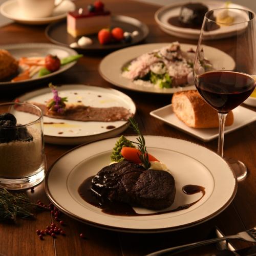 [Reservations accepted]

★Christmas special dinner course★

◇Course period: 12/21~12/25◇

12,000 yen per person

<Cooking content>
・Lightly grilled Wagyu beef and sea urchin with the aroma of shiso
・Wagyu roast beef and Parmigiano Reggiano cheese salad
・Wagyu beef cheek stewed in red wine
・Cauliflower potage
・Seafood pie with red king crab and American sauce
・Wagyu beef fillet steak with truffle sauce
・Christmas special dessert
· Coffee or tea

*Menu contents may vary depending on supply situation, etc.Thank you for your understanding.

#Christmas dinner #Nagoya Station #Steak #Wine #Bistro #Sugimoto #T-bone steak #Bone-in steak #Nagoya #SUGIMOTOTHESTEAK