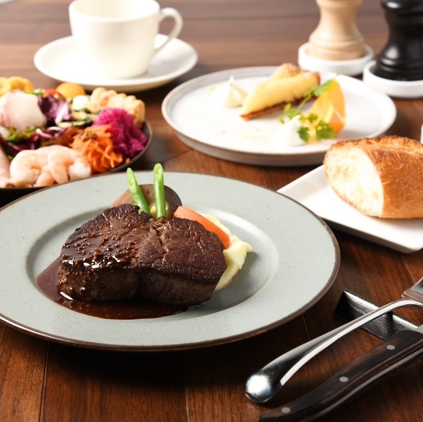 【ランチ限定】 前菜種盛合せ 熟成経産和牛リブロースステーキ デザート付のスペシャルコース | スギモト ザ ステーキ SUGIMOTO ...