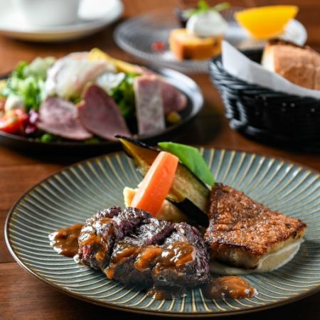 ランチ限定★Special Launch！◆前菜種盛合せ◆選べるメイン◆デザート付きのスペシャルコース★