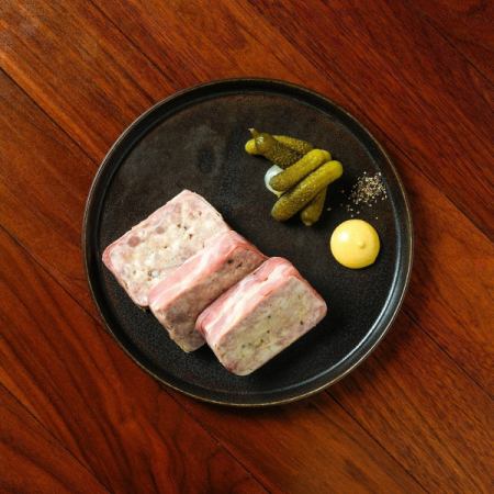 愛知みかわ豚のパテ コルニッション添え