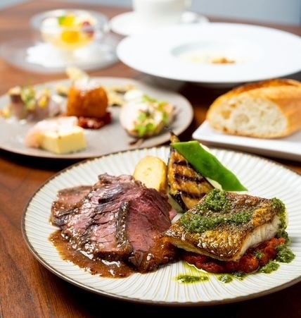 特别套餐 A ◆ 特别套餐包含精选时令开胃菜、您自选的主菜和甜点 ★