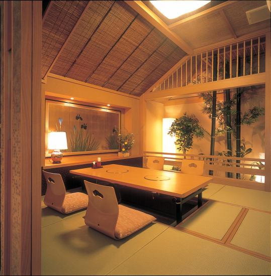 Private rooms are available for small groups, perfect for family gatherings, welcoming and farewell parties, etc.