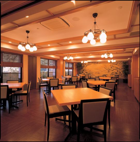 We have 11 private rooms for 6 people available ☆ Perfect for entertaining or celebrating with family ♪