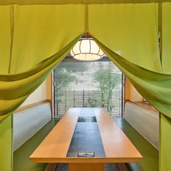 Our restaurant is perfect for everything from casual lunches to memorial services, business entertaining, company gatherings, and girls' nights out with friends.We can accommodate small groups as well, so please feel free to contact us for more information.