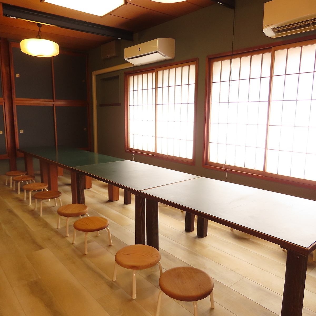 2階のお座敷席はゆったり16名までのご宴会が可能です。