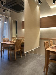 Private room with table for 4 people x 2 (maximum 8 people)
