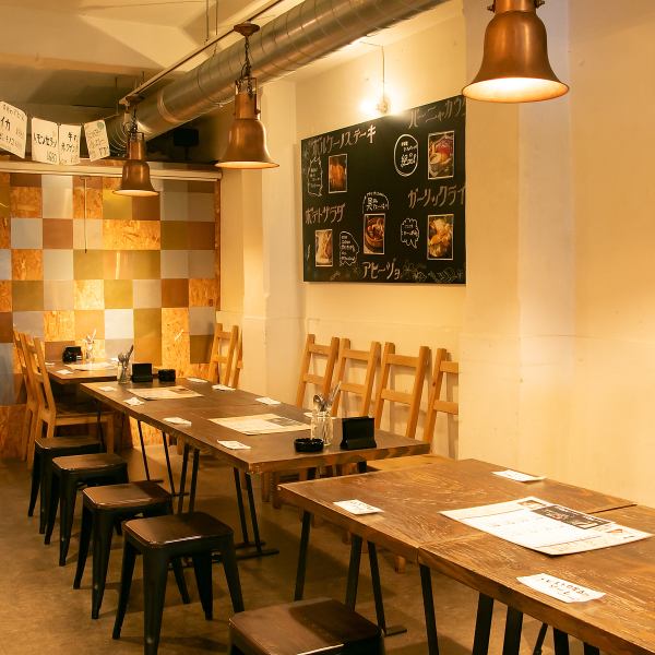 暖かな雰囲気の店内♪安心感のあるくつろぎ空間です。デート・宴会・女子会・誕生日会・歓送迎会・新年会など様々なシーンに大活躍♪広々とした店内は貸切も可能！会社宴会にはもちろん、パーティや同窓会、デートなどにもオススメ★15名様から貸切可能です！