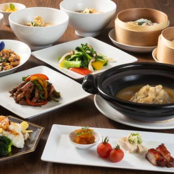 泽田基本套餐，包括红烧鱼翅和青椒酱国产牛腩，共8道菜，8,800日元（含税）