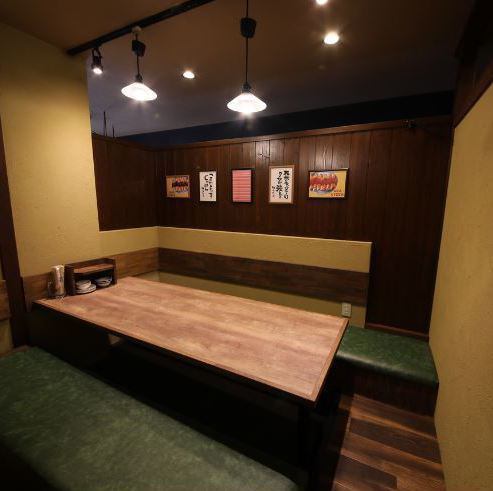 A private room with a sunken kotatsu can accommodate up to 8 people! A private room with a table is also available.