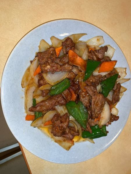 You can enjoy authentic Chinese food in Akihabara ◎ Open for both dinner and lunch! XO sauce beef stir-fry 880 yen