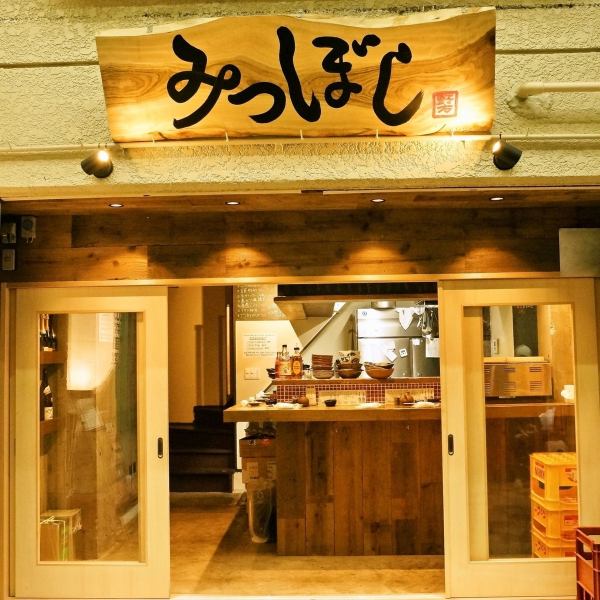 There are also first floor seats dedicated to drinking for a little drink and Oshiki private room, which is the second floor seat recommended for dates and banquets.Enjoy the best time in a fashionable Japanese space that you can calm down and drink ♪