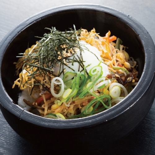 토리 톤의 이시야키 비빔밥