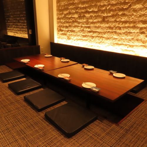 <p>ゆったり広々としたテーブル席は、会社宴会や、歓送迎会など大人数での利用にも◎</p>