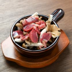 砂肝とキノコのアヒージョ