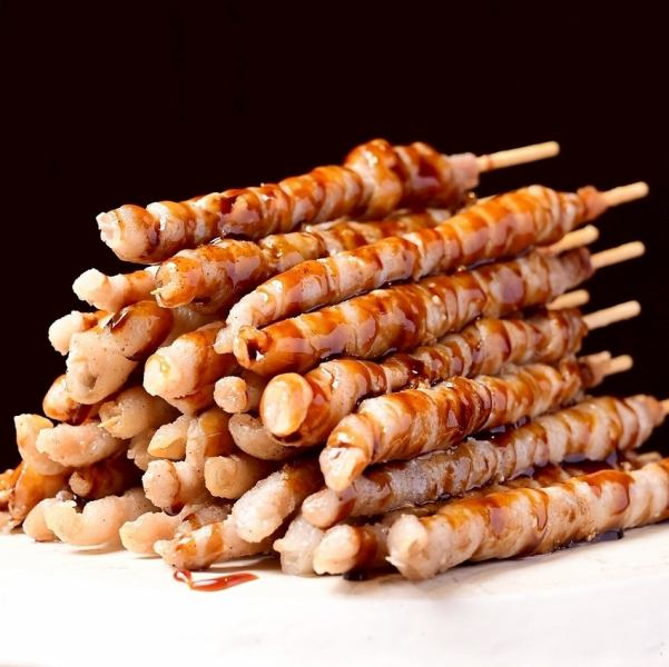 【1本99円(税抜)】かちがわ商店にきたら、まずは勝串!豚×ガリの何本でもいけちゃうさっぱり肉巻きです♪