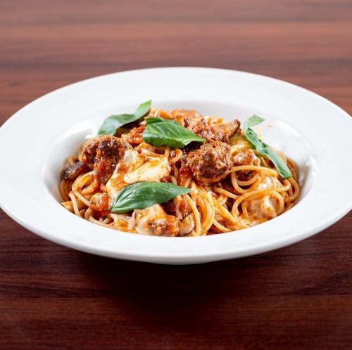 【パスタセット】キノコと自家製サルシッチャのトマトソース