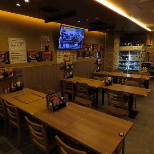 明亮的氛围非常适合女孩们的夜间聚会或约会！