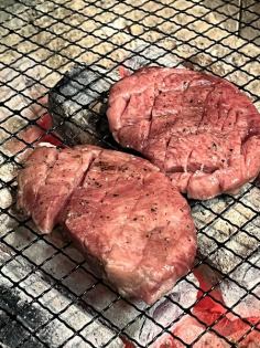 Additive-free beef tongue [Extreme] [Lean meat] Charcoal grilled compared to two types