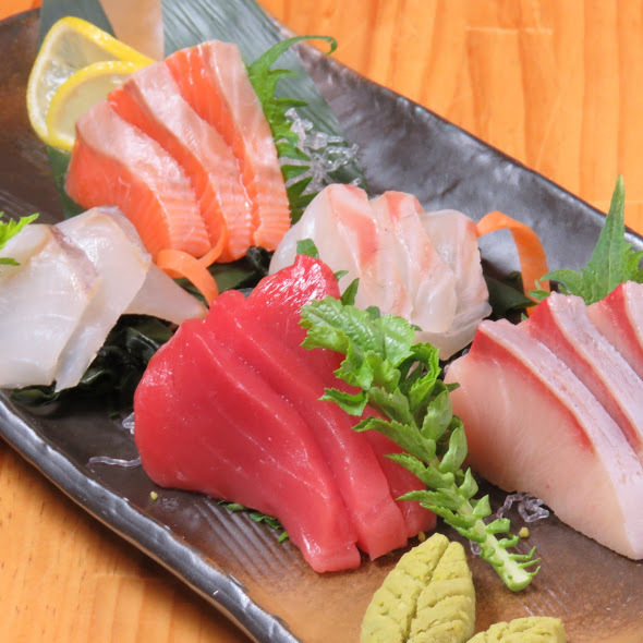 市場へ実際に出向き、その日１番の新鮮な魚介類が味わえます♪