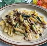 地元野菜とベーコンのクリームフェットチーネ