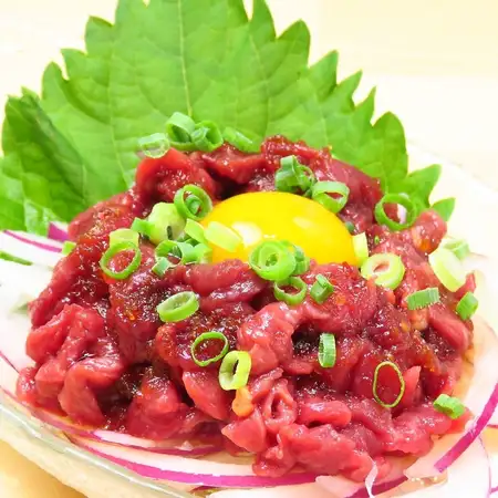 馬刺しユッケ　900円