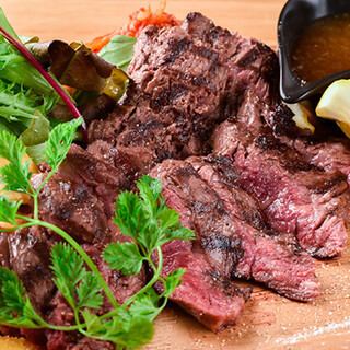 You can enjoy beef tenderloin that has been matured using a particular manufacturing method.